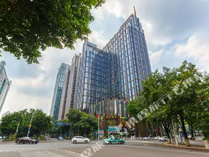 板楼,与定安路交汇处湖塘乐购旁交通状况