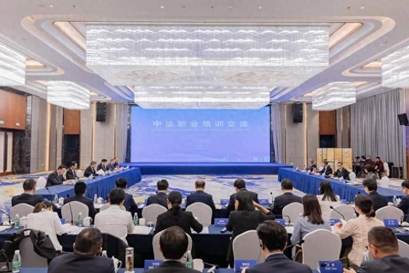 盐城技师学院与上海吉额翎集团合作创办国际家政学院