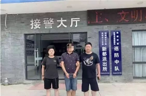 江苏盐城一鸡排店老板一天10分钟“卖”出200单