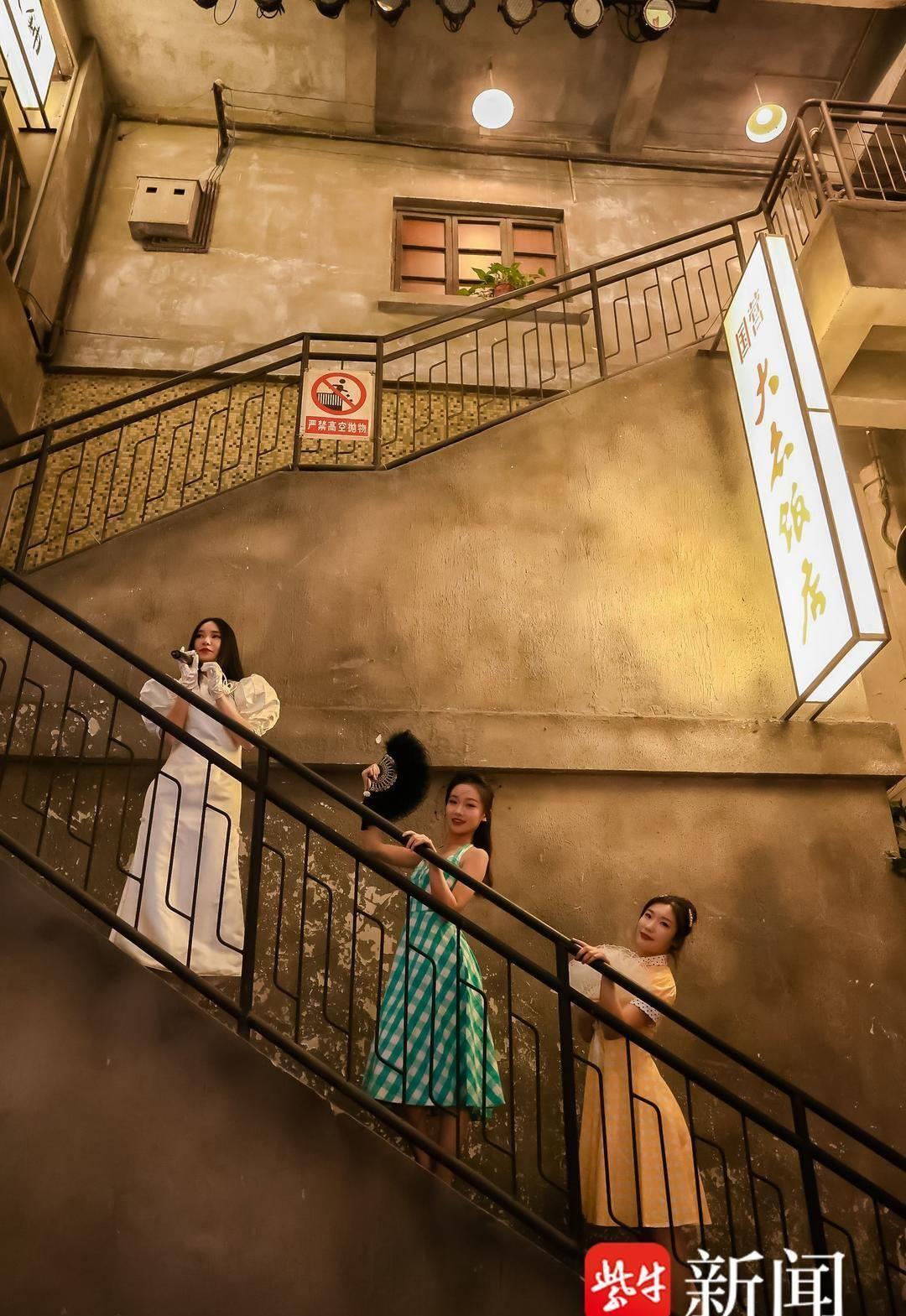 盐城金鹰美食街在哪里_盐城金鹰美食可以刷消费卡吗_盐城金鹰美食