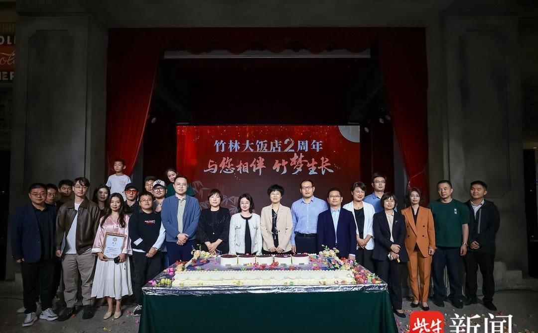 盐城金鹰美食街在哪里_盐城金鹰美食可以刷消费卡吗_盐城金鹰美食